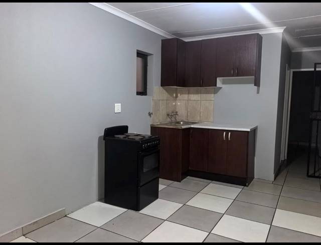 2 BEDROOM PROPERTY TO RENT IN PROTEA GLEN